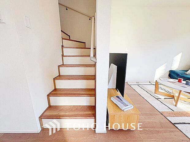 リビング階段は帰宅時や外出時に家族と顔を合わせやすく、家族の行動をある程度把握することができます。