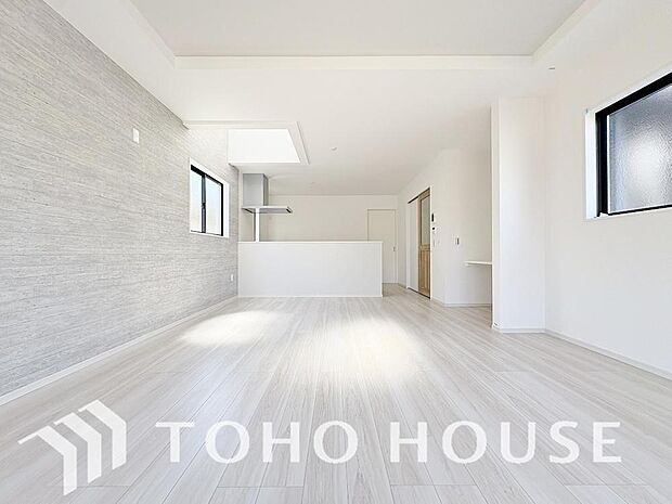 家族の暮らしに思いを馳せて、日常のワンシーンを表現したリビングダイニング。