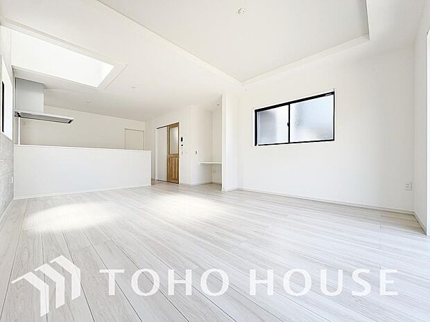 家族みんなが共に過ごす大切な時間。広々開放的なリビングはいつも快適で笑顔溢れる空間に。