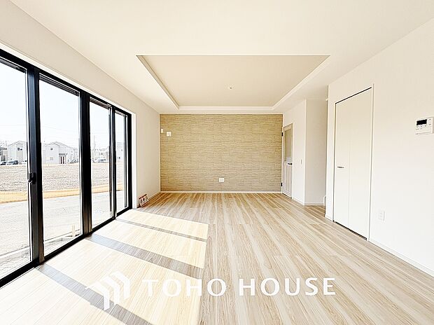 光と風があふれる開放的なリビングダイニングには自然と家族みんなが集まってきます。