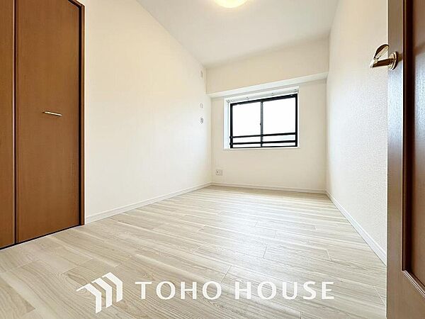 一日の疲れを癒やしてくれる主寝室。時を忘れて過ごす場所として過ごせるお部屋。