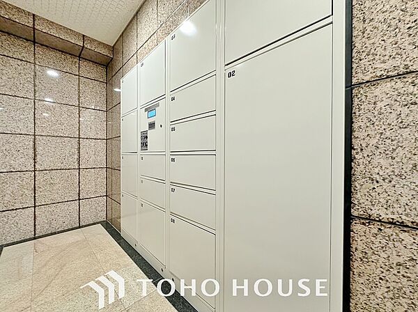 宅配ボックスは留守中でも宅配便の荷物が受け取れる為昼間の受け取りが困難な共働き世帯に需要が高い設備。