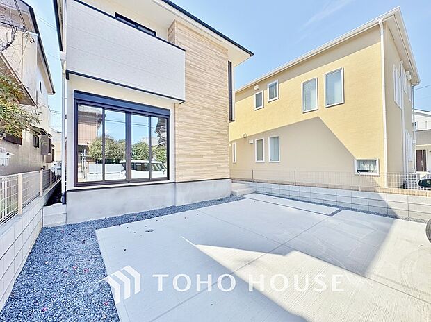 近隣の駐車場まで歩く必要がなく、子どもや高齢者がいる世帯は駐車場から自宅までの距離が短い方が便利です