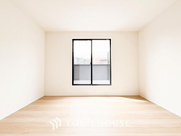 一日の疲れを癒やしてくれる主寝室。時を忘れて過ごす場所として過ごせるお部屋。