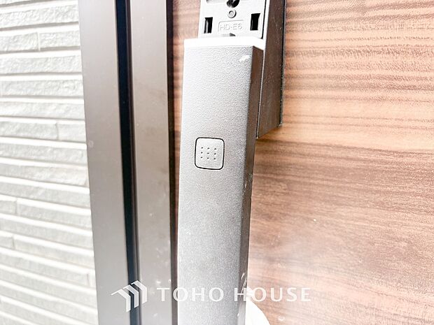 ボタンやカードひとつで鍵の施錠・解錠が出来ます。補助錠として鍵穴のない電子錠を選ぶ方も増加中。