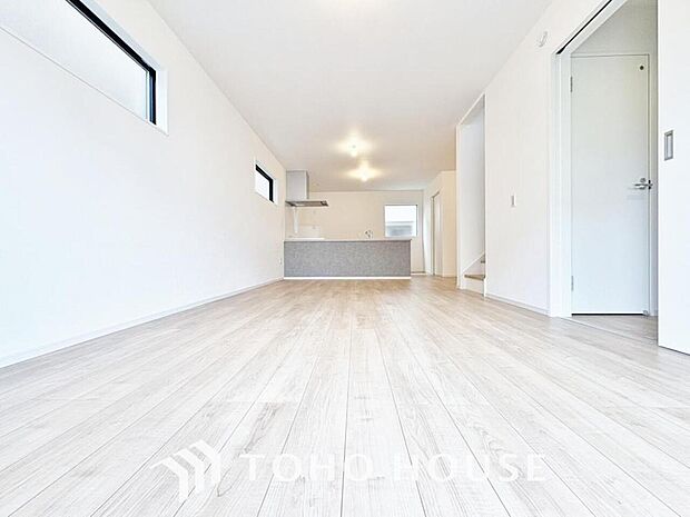 光と風があふれる開放的なリビングダイニングには自然と家族みんなが集まってきます。