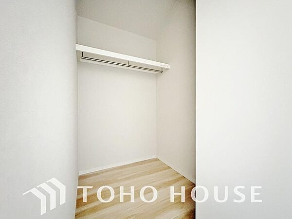 たっぷりと荷物が入るウォークインクローゼット。ぜひ現地で広さを確かめてください。