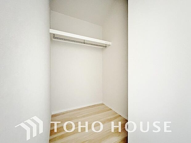 たっぷりと荷物が入るウォークインクローゼット。ぜひ現地で広さを確かめてください。