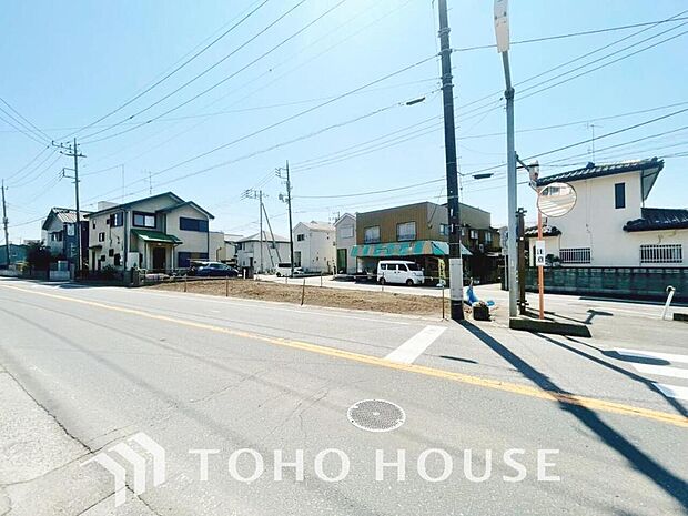 周辺環境とのコラボレーションにより明るく開放的な外観へ。住まいへの拘りは環境からも!