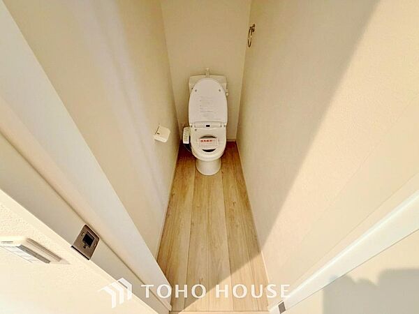 トイレには快適な温水洗浄便座付
