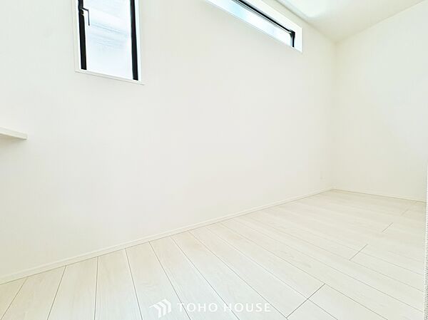 買い置きした日用品や食品等を収納する場所として、最適なキッチンスペースのパントリー収納がございます。