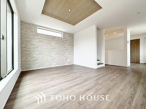 光が注がれる青い空から鮮やかに赤色にゆっくりと染まる。そんな優しい時間がここでは流れてゆく。