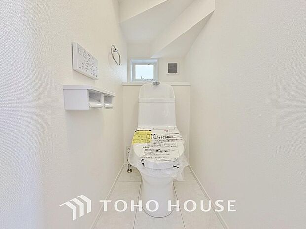 十分な広さと清潔感のあるカラーで纏まったおトイレ。時間に余裕とゆとりを持たせます。