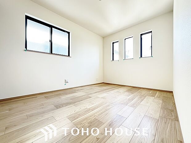 快適な光を取り入れ、心地よい風を取り入れます。収納スペースもあり、生活しやすい居住スペースです。