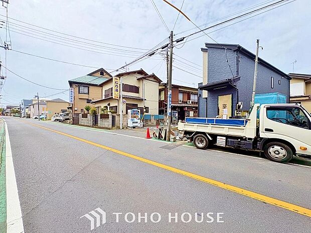 周辺環境とのコラボレーションにより明るく開放的な空間を演出しております。
