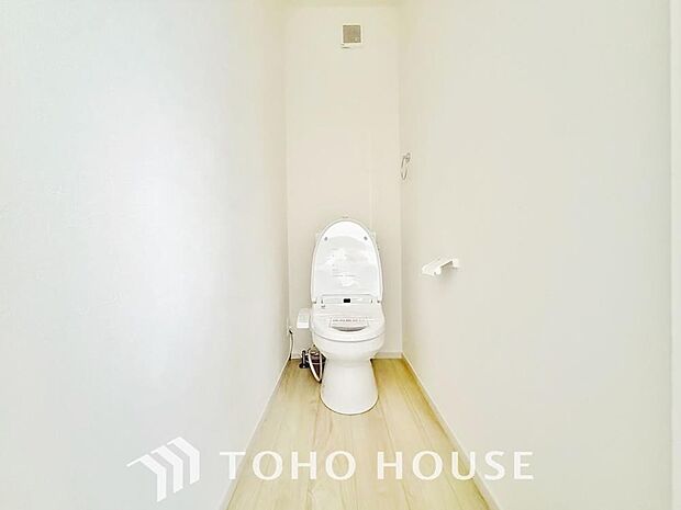 トイレには快適な温水洗浄便座付です。