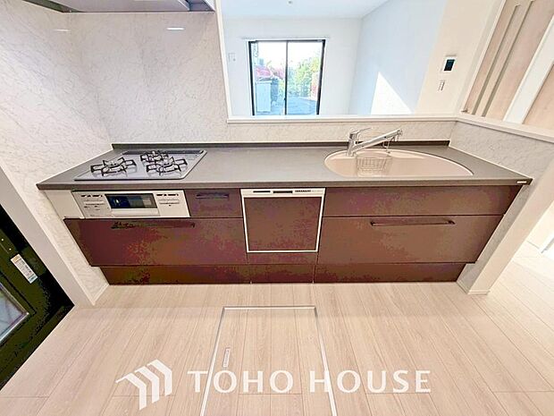 美しく、使いやすい、キッチン空間。優しい温もりを醸し出すキッチンは料理の為の配慮を随所に注ぎました。