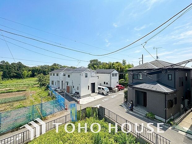 その豊かな眺望にふさわしい空間には、通風・採光にも優れ、心地よい光と風があふれています。