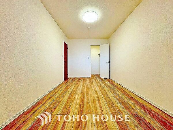 一日の疲れを癒やしてくれる主寝室。時を忘れて過ごす場所として過ごせるお部屋。