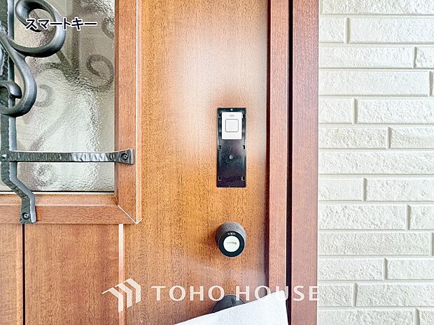 ボタンやカードひとつで鍵の施錠・解錠が出来ます。補助錠として鍵穴のない電子錠を選ぶ方も増加中。