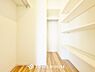 収納：ウォークインクローゼットは洋服だけでなく、帽子や鞄などの小物もまとめて収納できるのが嬉しいですよね。
