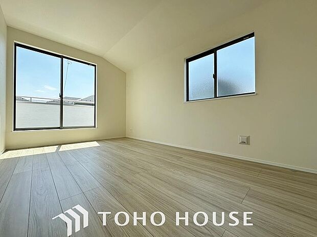 一日の疲れを癒やしてくれる主寝室。時を忘れて過ごす場所として過ごせるお部屋。