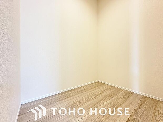 しばらく使わない物を保管する場所として、納戸を有効活用することでお部屋をすっきり保つことができます。