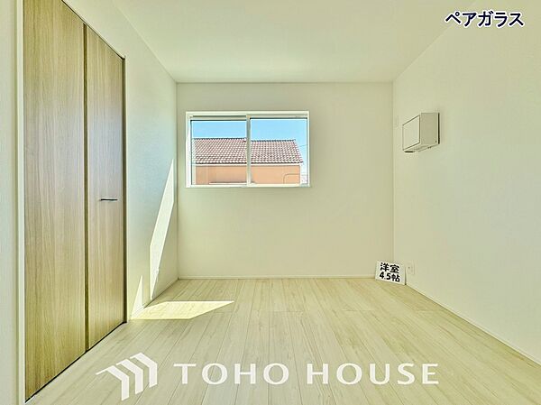 室内のサッシにはペアガラスを採用、高い断熱性による省エネと結露対策に有効です。