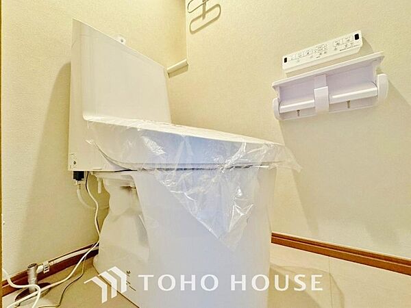 清潔な空間であって頂けますように、目に留まるだけではなく、汚れをふき取り易いフロアと壁紙をチョイス。