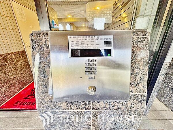 防犯対策の「オートロック」を採用。マンション住人以外の侵入を防ぐために設置しました。