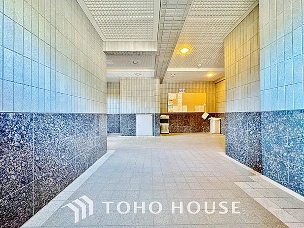 色合いも落ち着いた色を中心に構成され、重厚感のある雰囲気で居住者・来客者を迎えてくれます。