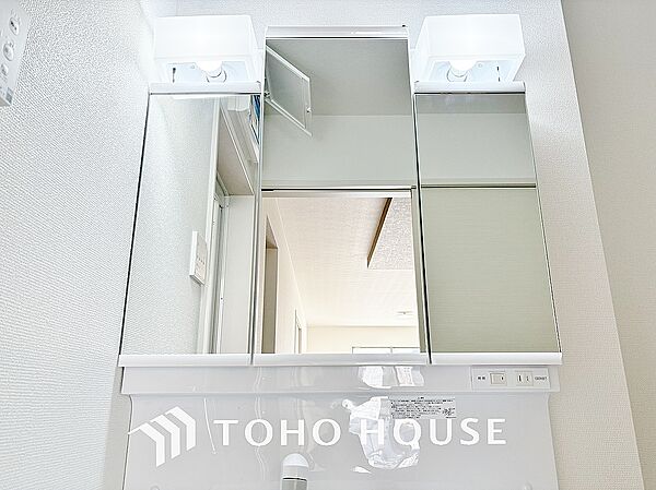 シンプルだからこそ使いやすい。スタンダードなデザインの洗面ボウルは清潔感あるオフホワイトです。