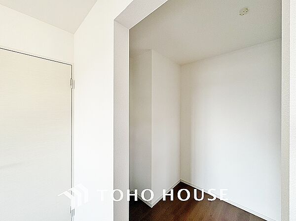 たっぷりと荷物が入るウォークインクローゼット。ぜひ現地で広さを確かめてください。