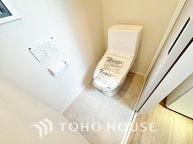 トイレには快適な温水洗浄便座付