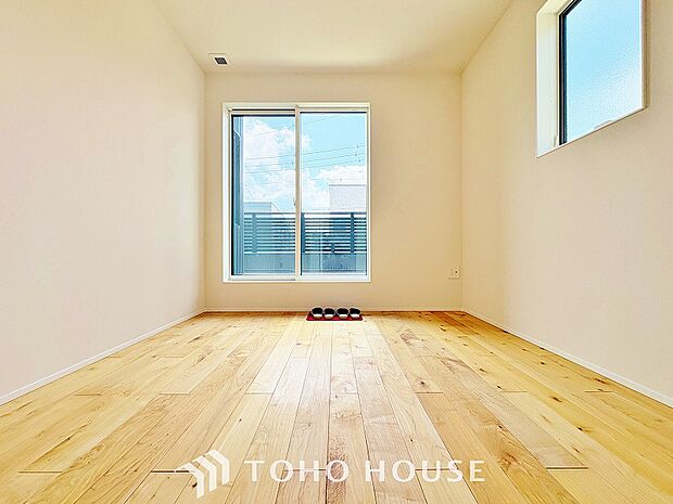 一日の疲れを癒やしてくれる主寝室。時を忘れて過ごす場所として過ごせるお部屋。