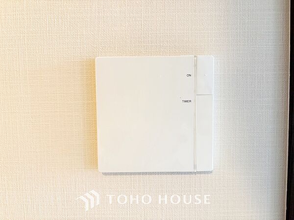 通気性や快適性を重視したリビングには、空気を汚さずに室内を快適な温度に保つ床暖房を完備しております。