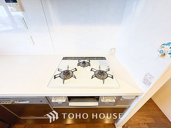 毎日料理をする、料理が好き、家族が多くて量を作る必要がある、等の方々にとっては必須の3口コンロ。