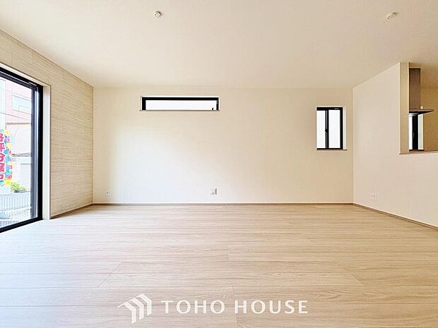 忙しい朝でも、しっかり家族が揃って食事をして頂けるゆとりある大きさのダイニングスペース。
