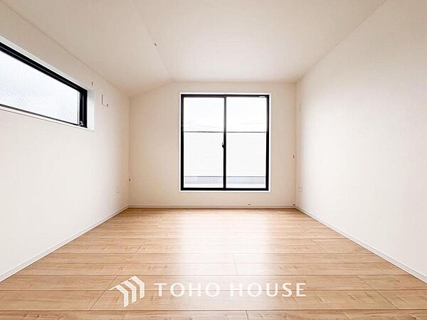 一日の疲れを癒やしてくれる主寝室。時を忘れて過ごす場所として過ごせるお部屋。