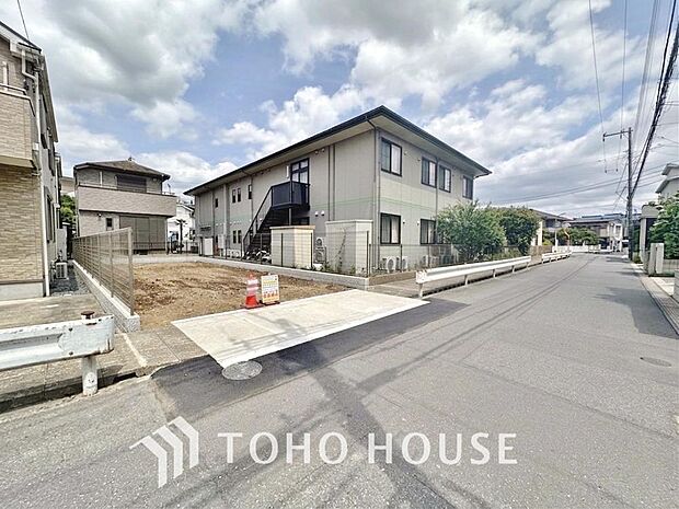 「住宅街の中に」忙しく過ぎゆく日常を置き去るほど、ゆったりした時間が流れる住環境。「快適」は「家」と「街」と「環境」が調和した時に訪れるだと改めて感じさせてくれます。