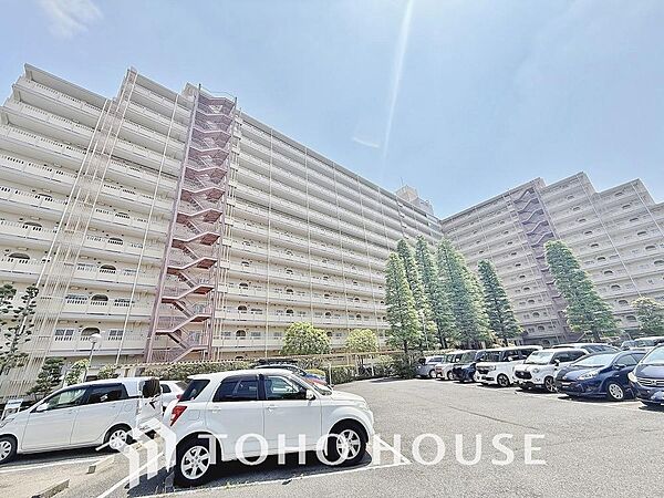 集合住宅には沢山の人が暮らしており、人と人との交流の場となります。心温まる住環境が、住む方の喜びに繋がりますよ。