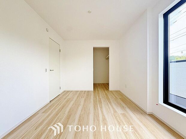 白を基調とした室内は、明るい住空間を造り出すだけでなく、清潔感をもたらしてくれます。