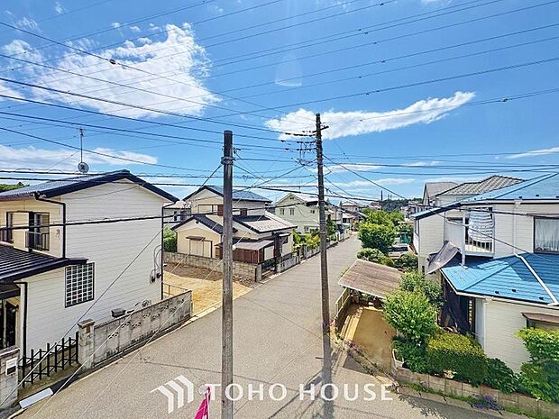 その豊かな眺望にふさわしい空間には、通風・採光にも優れ、心地よい光と風があふれています。