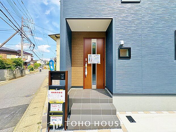 毎日みんなを見送り、そして迎え入れる場所だから。帰りたくなる家をテーマに設計した、自慢の玄関です。
