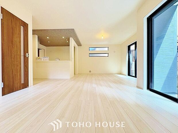 造りこんだ空間演出の妙が生み出す光と質のハーモニーはこの住宅のクオリティの良さを実感させてくれます。