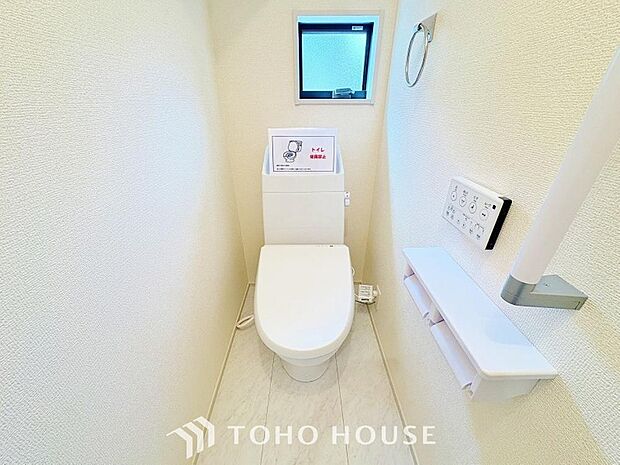 トイレには快適な温水洗浄便座付