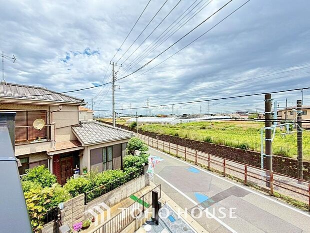 その豊かな眺望にふさわしい空間には、通風・採光にも優れ、心地よい光と風があふれています。