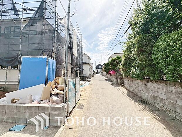 周辺環境とのコラボレーションにより明るく開放的な空間を演出しております。