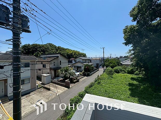 その豊かな眺望にふさわしい空間には、通風・採光にも優れ、心地よい光と風があふれています。