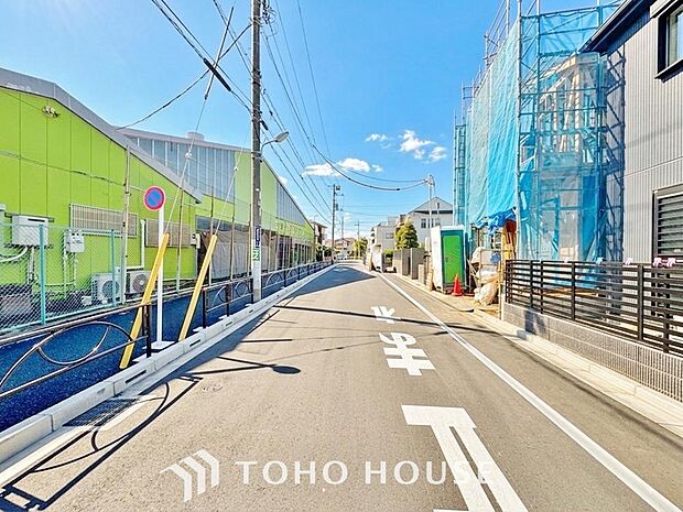 周辺環境とのコラボレーションにより明るく開放的な外観へ。住まいへの拘りは環境からも！